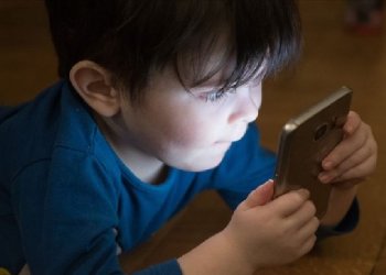 Bebeklere Neden Telefon Verilmez?