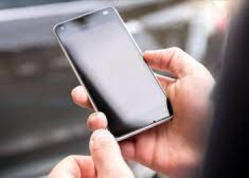 Gece Karanlıkta Telefona Bakmak Gözü Bozar Mı ?